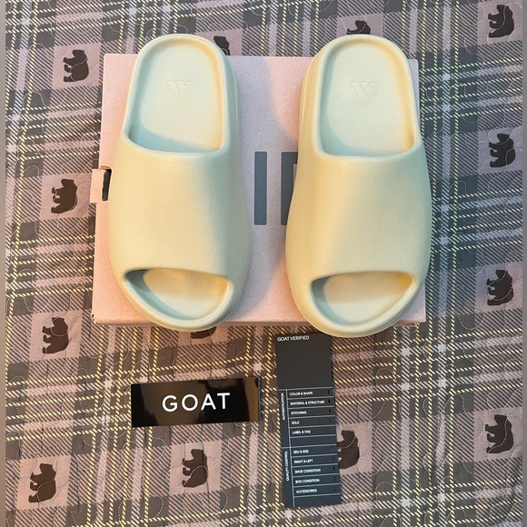 Yeezy slides ‘Resin’ 2022 - Picture 2 of 9